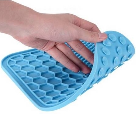 lick mat for dogs and cats